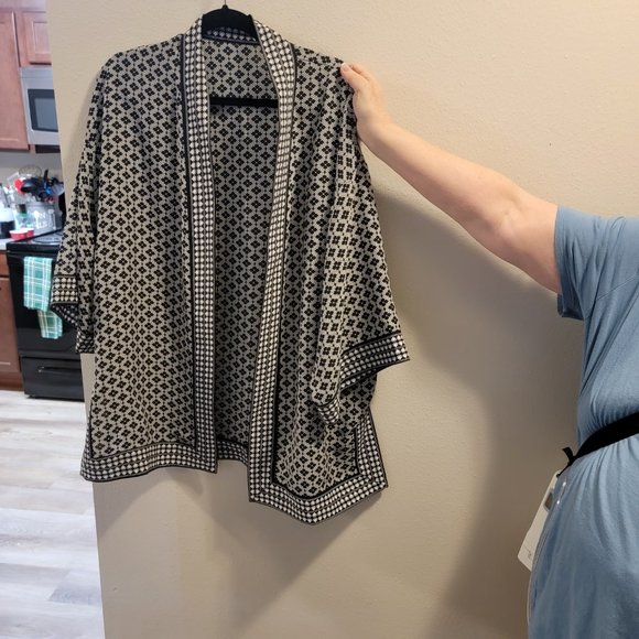 Woman's shawls size 18 (5 items) - Picture 6 of 10